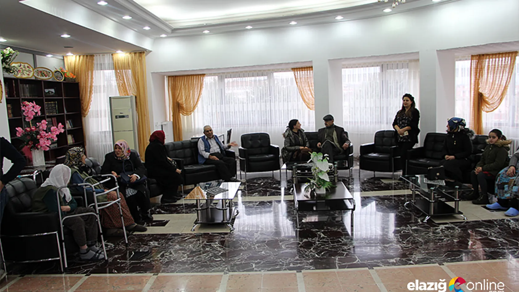 Fırat Üniversitesi Kadınlar Kolun'dan Gazi Huzurevine Ziyaret