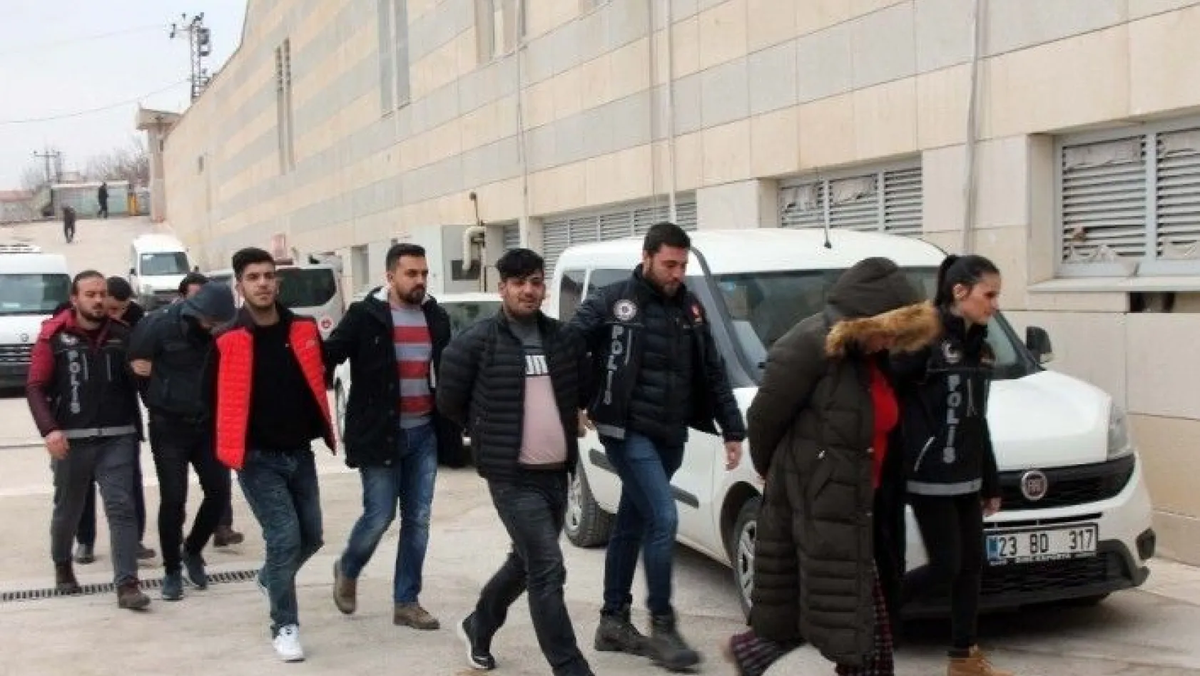 Elazığ'da 4 uyuşturucu tacirine tutuklama