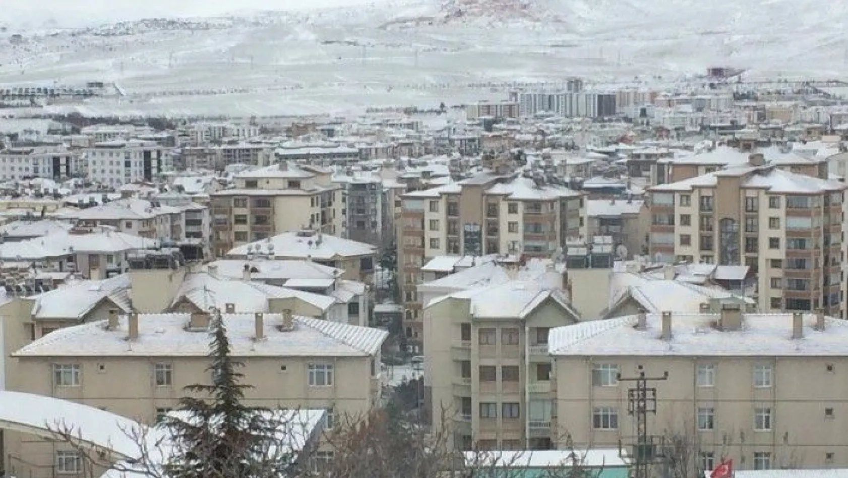 Elazığ'ın Karakoçan ilçesinde okullar tatil edildi