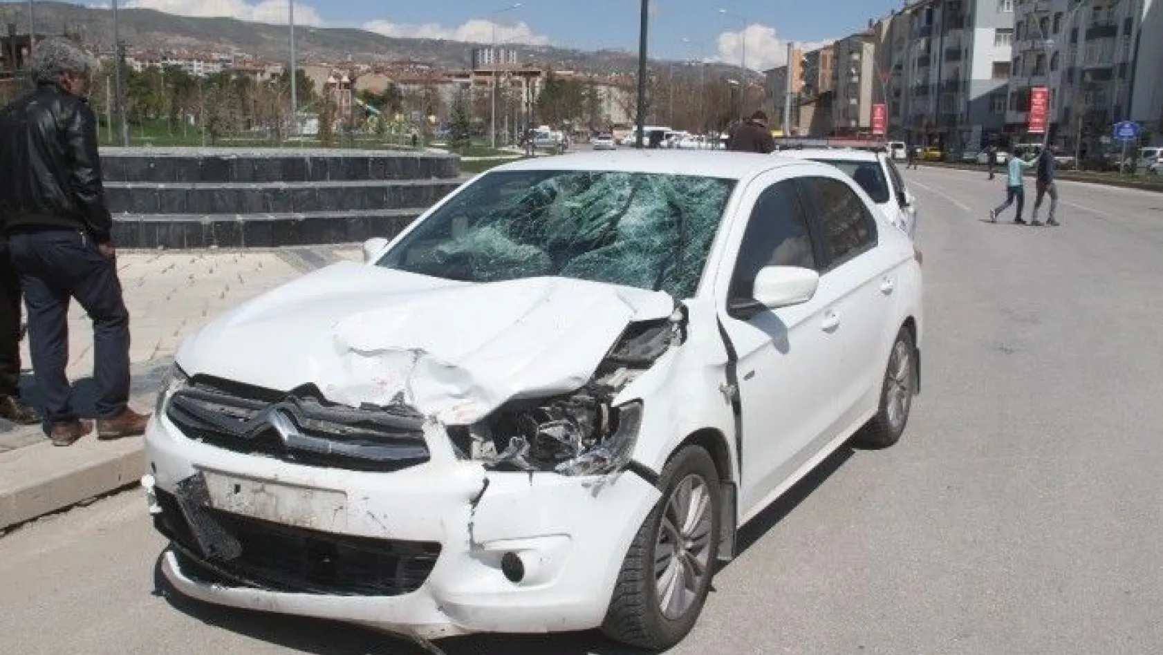 Elazığ'da otomobil ile motosiklet çarpıştı: 1 ağır yaralı