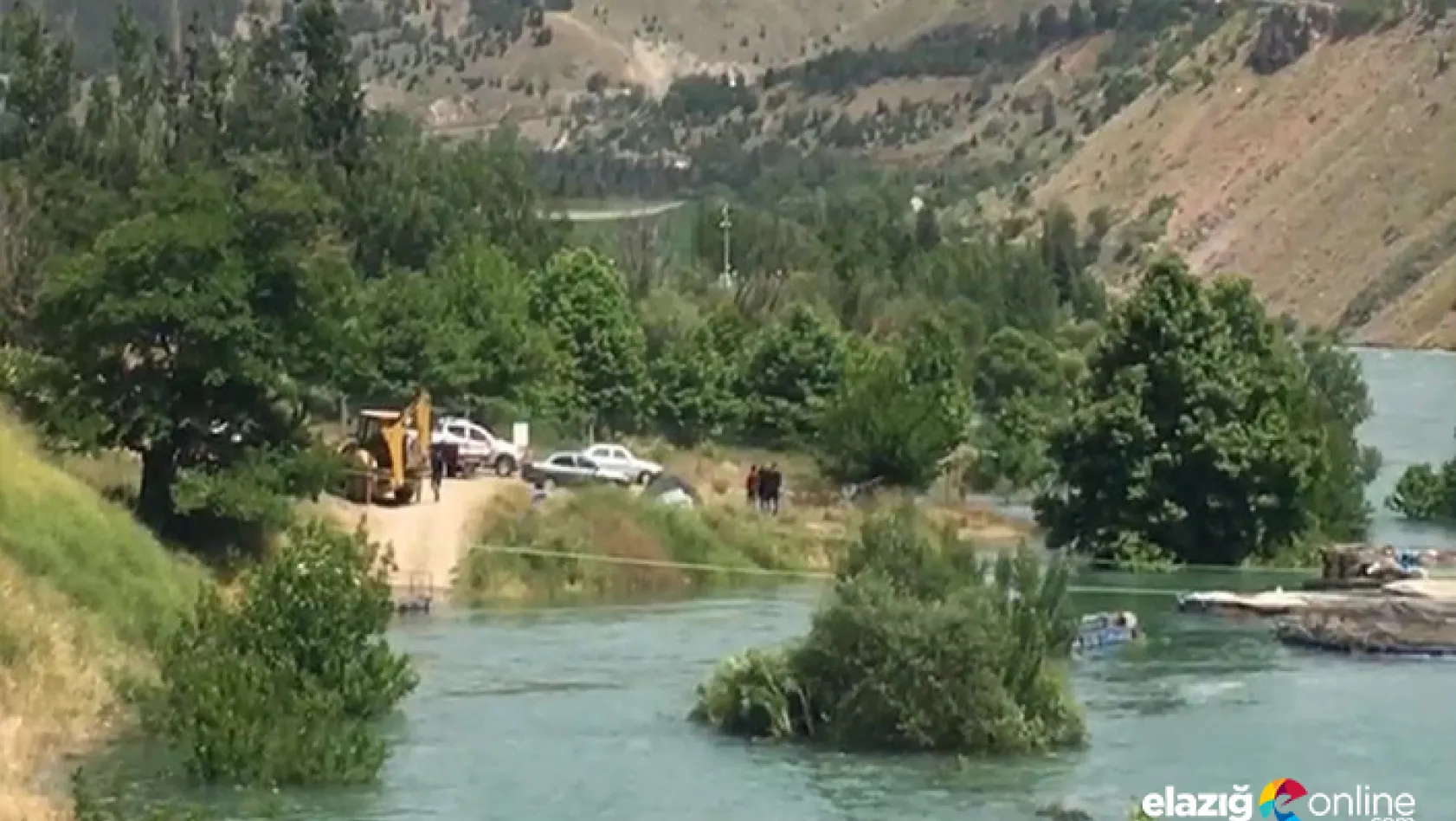 Baraj kapağı açıldı, bir araç, 1 tesis ve yollar su altında kaldı