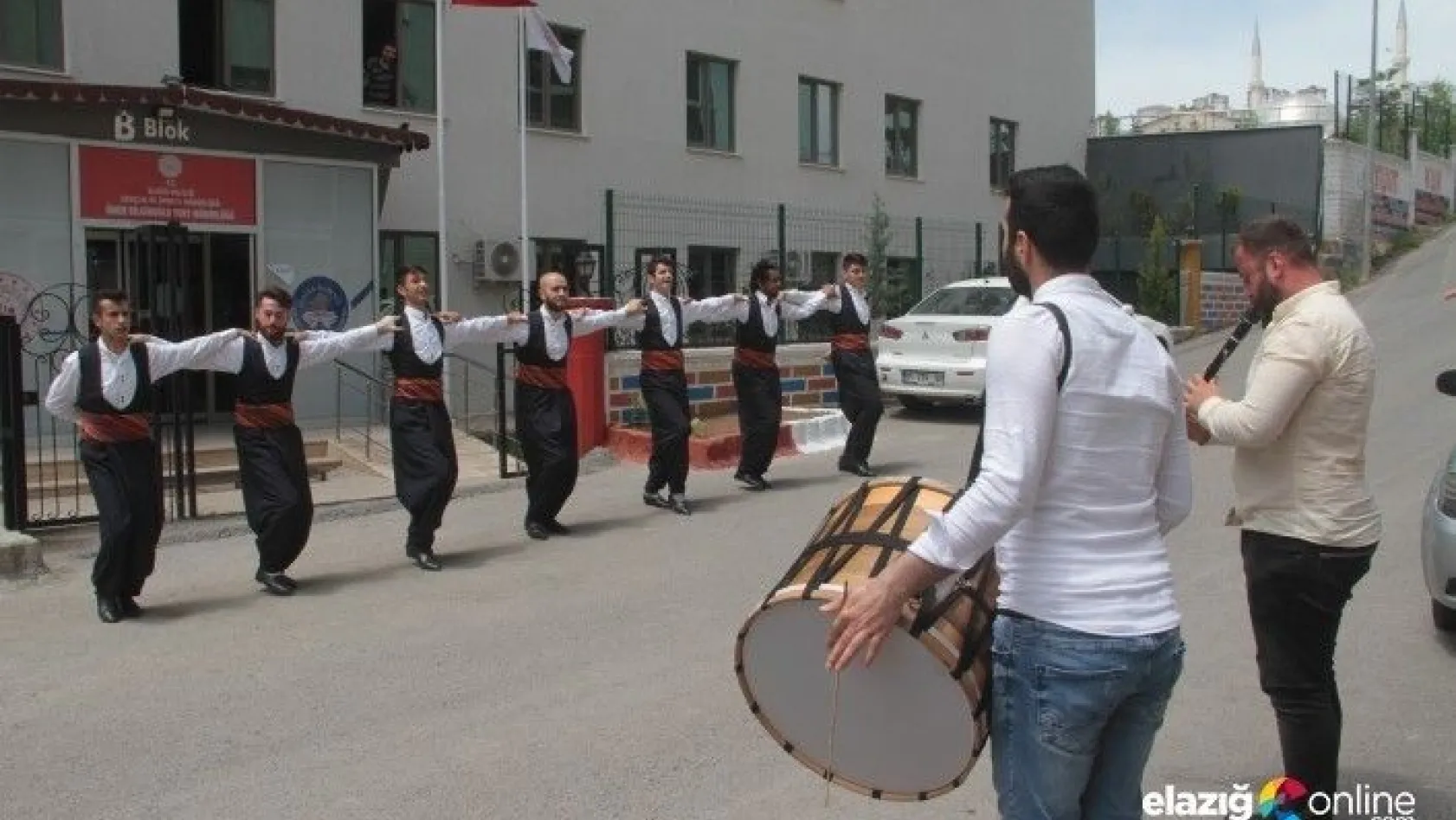 Türk ve Elazığ kültürünü halk oyunları ile öğreniyorlar