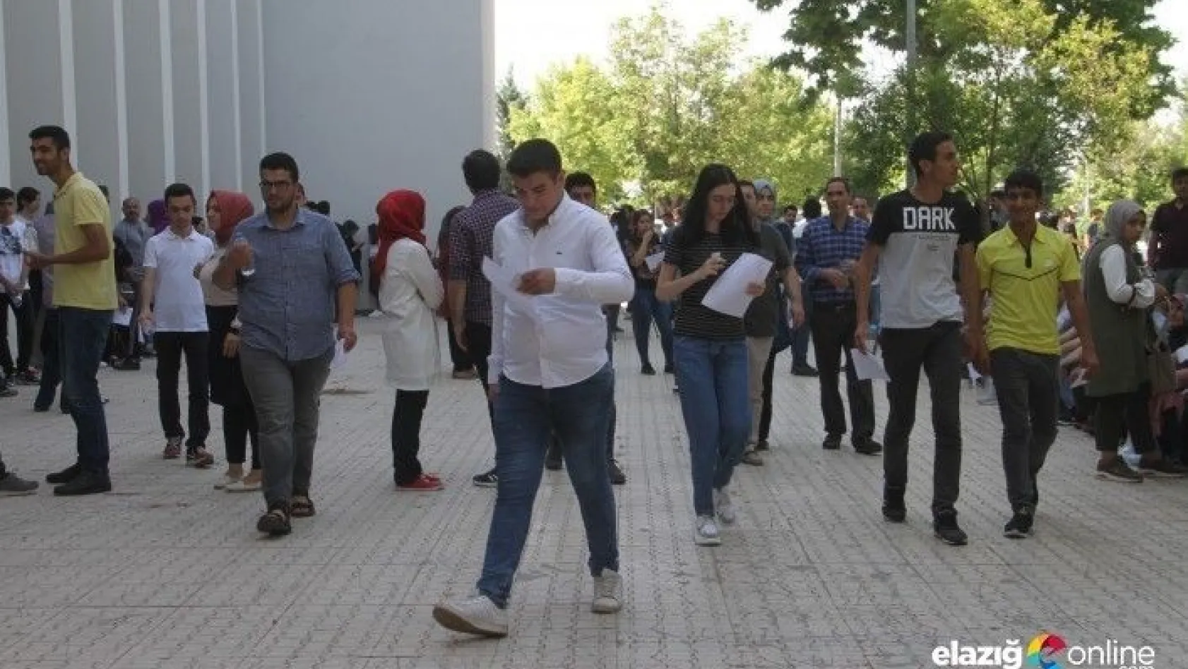 Elazığ'da üniversiteye girişte ikinci aşama heyecanı yaşandı