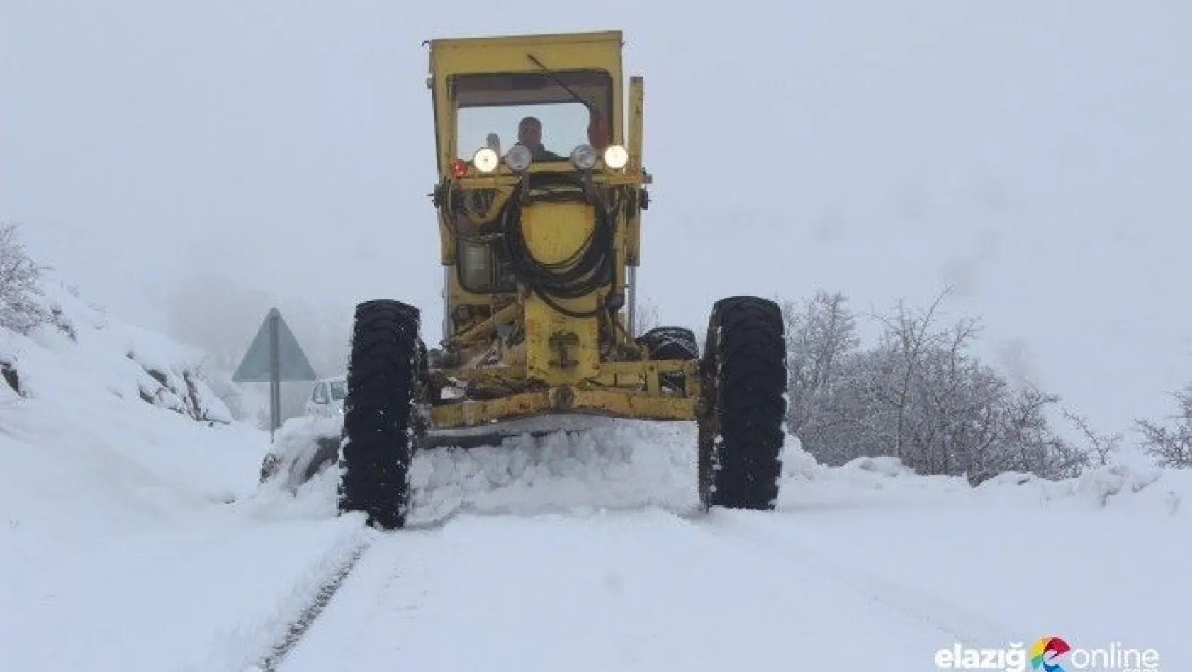 Kardan kapanan 67 köy yolu açıldı, 6'sında çalışma sürüyor