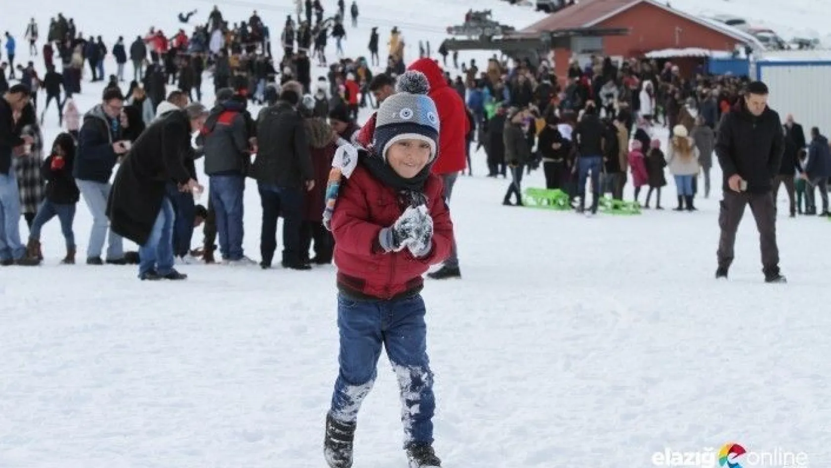 Kayak merkezinde tatilciler festivalle coştu