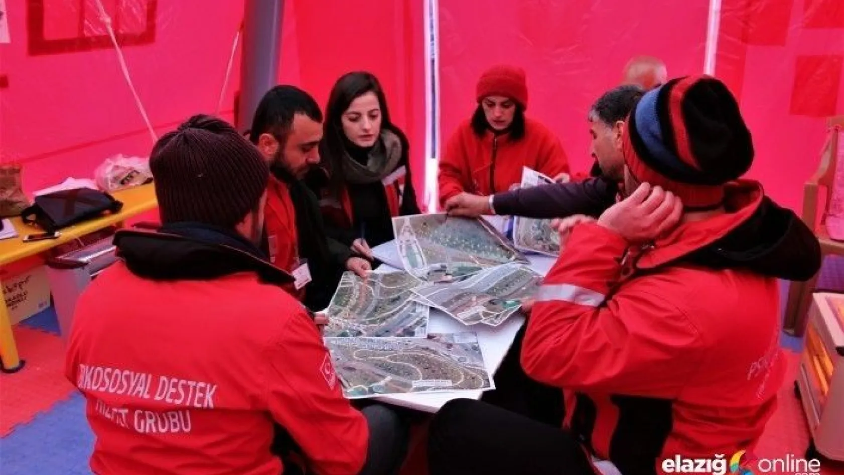 150 kişilik destek ekibi depremzedelerin gönüllerine dokunuyor