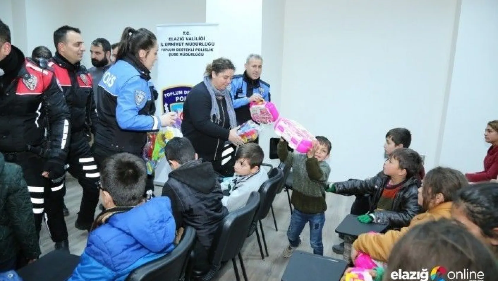 Elazığ polisi, düzenlendiği etkinlikte depremzede çocukları ağırladı
