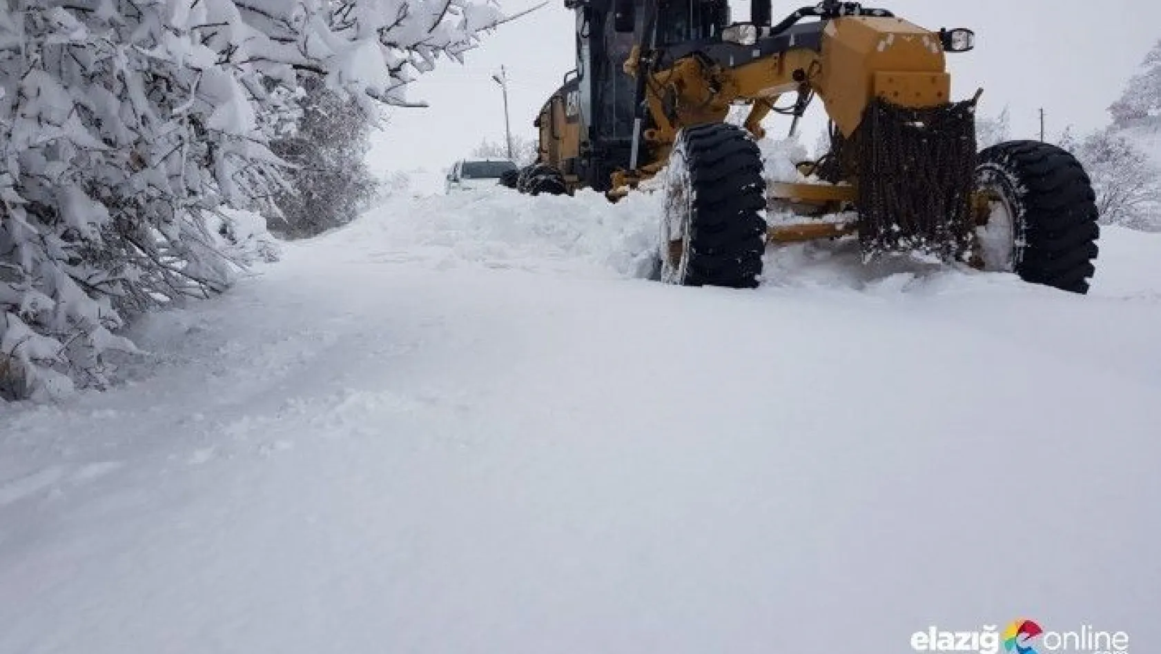 Karla kaplı 22 köy yolunda çalışma yürütülüyor