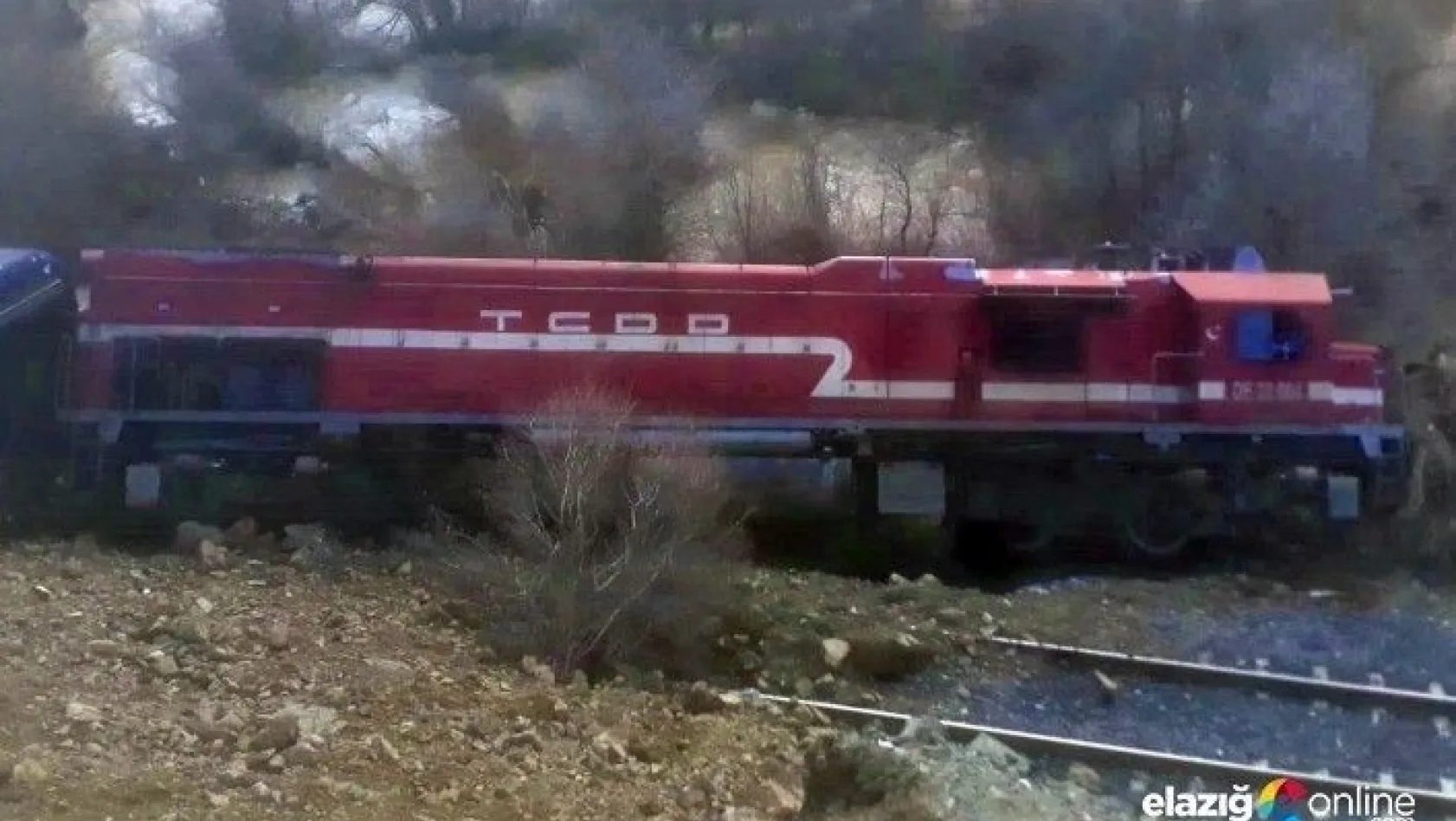 Elazığ'da heyelan nedeniyle 80 yolcunun bulunduğu tren yoldan çıktı
