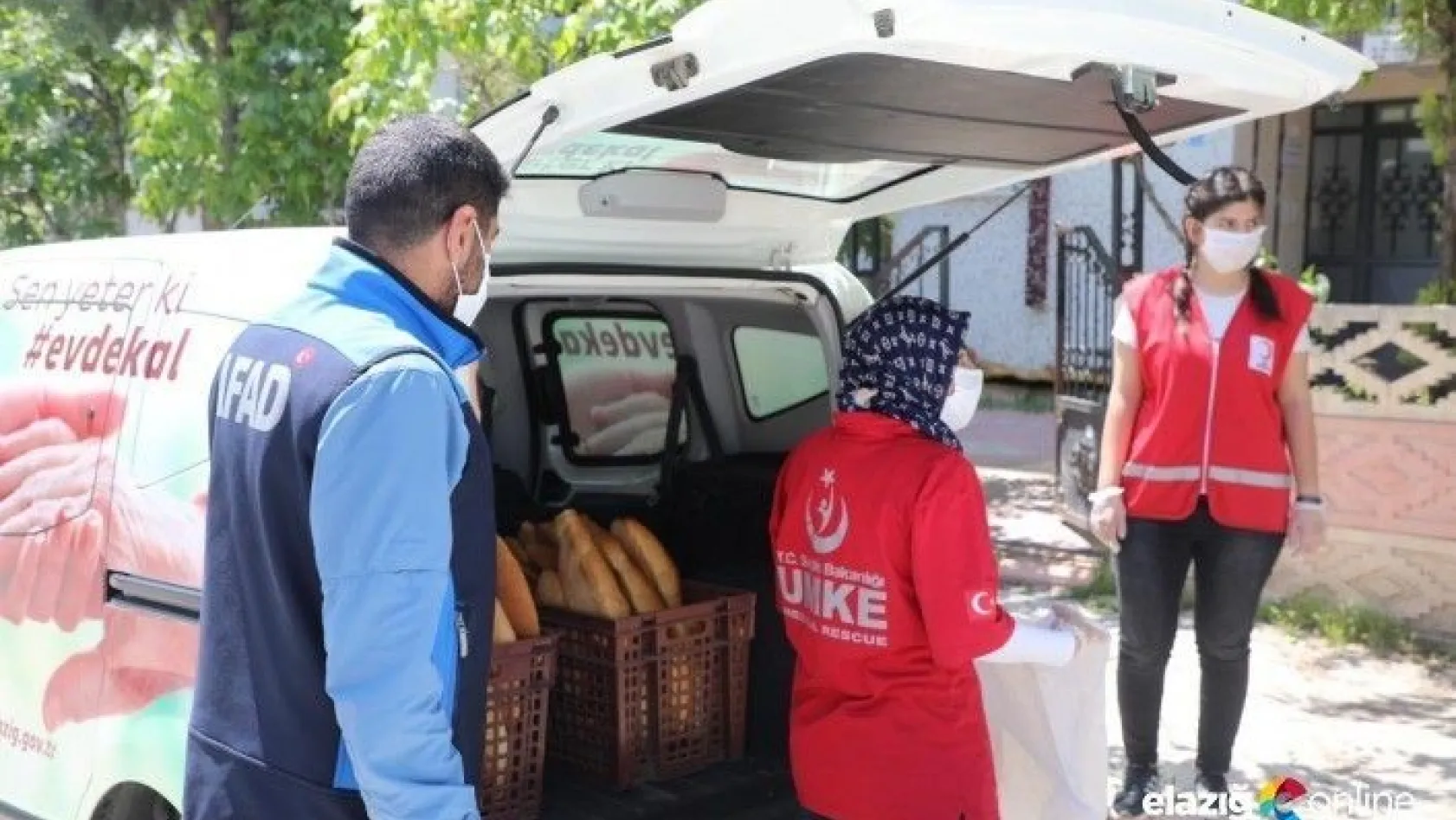Elazığ'da bağışlanan 100 ton un ekmek oldu, Vefa ekibi evlere ulaştırdı