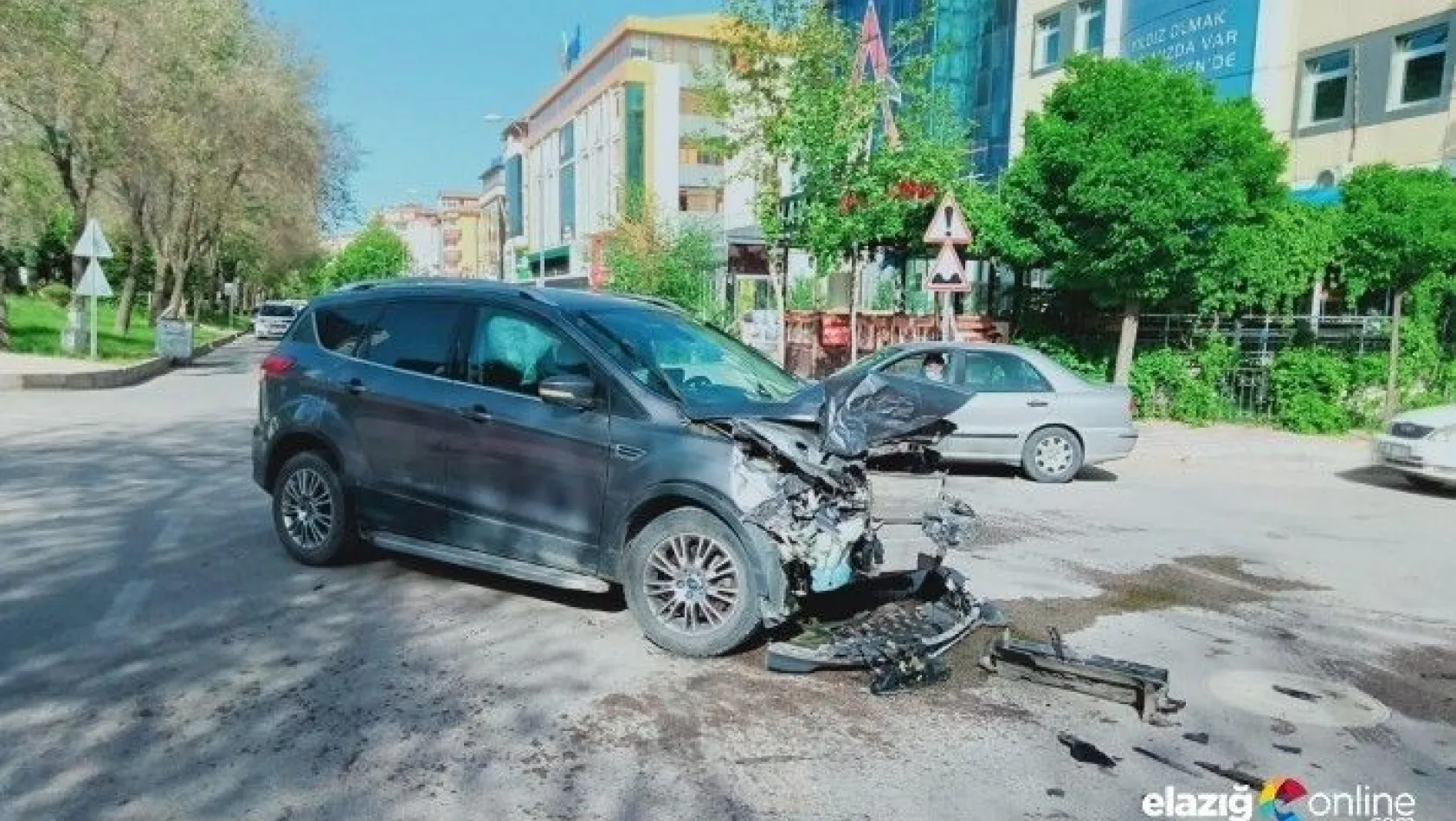 Elazığ'da iki ayrı trafik kazası: 4 yaralı