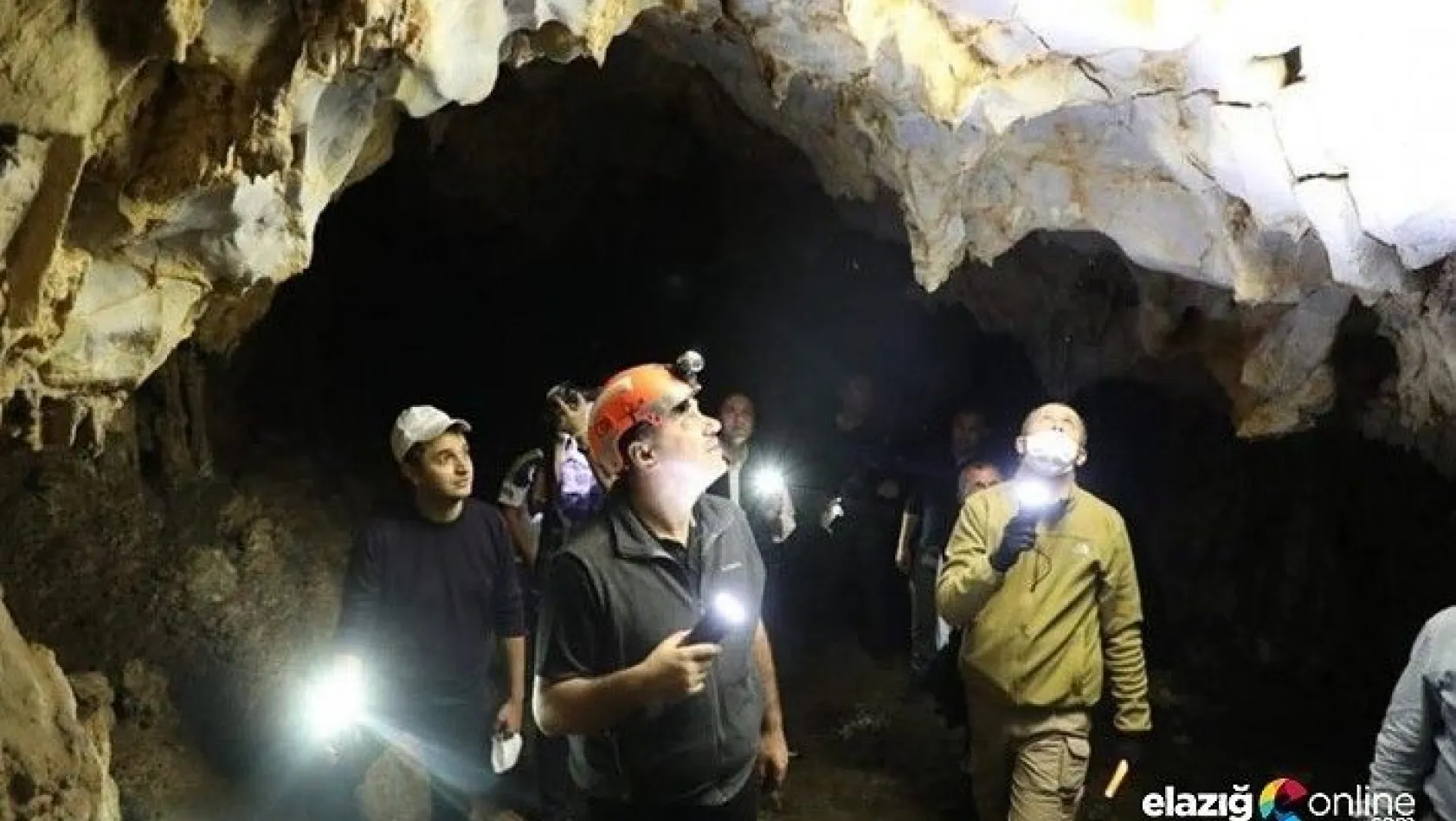 Farklı oluşumuyla dikkat çeken Karanlık Mağara'da inceleme
