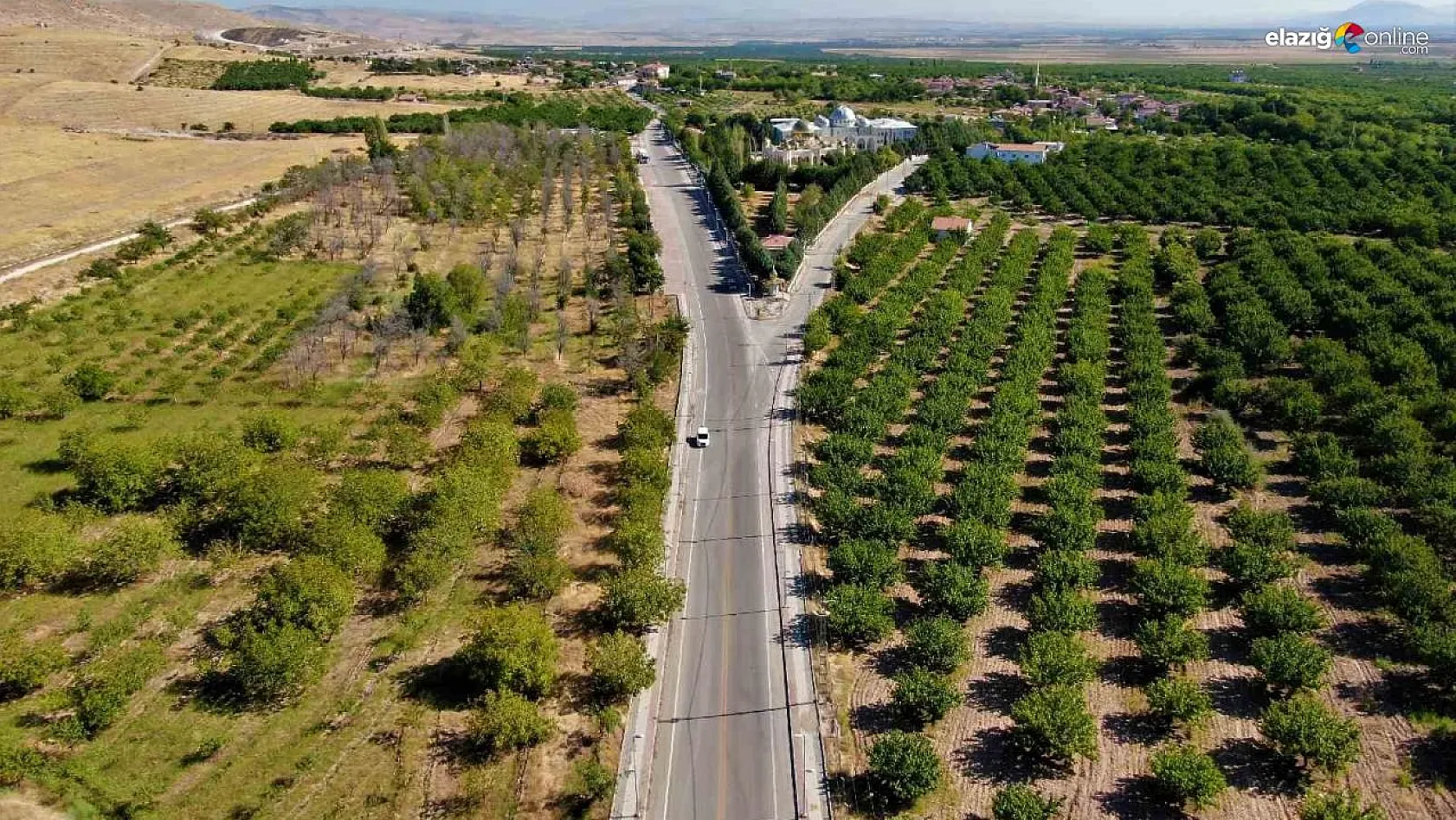 Akçadağ'da 66 kilometre grup yolu çalışması