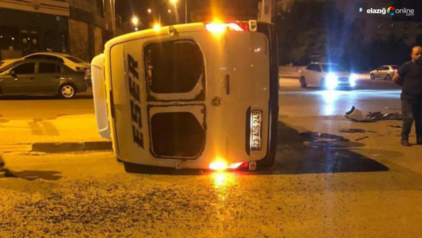 Ataşehir Mahallesi'nde kaza! Minibüs ile otomobil çarpıştı