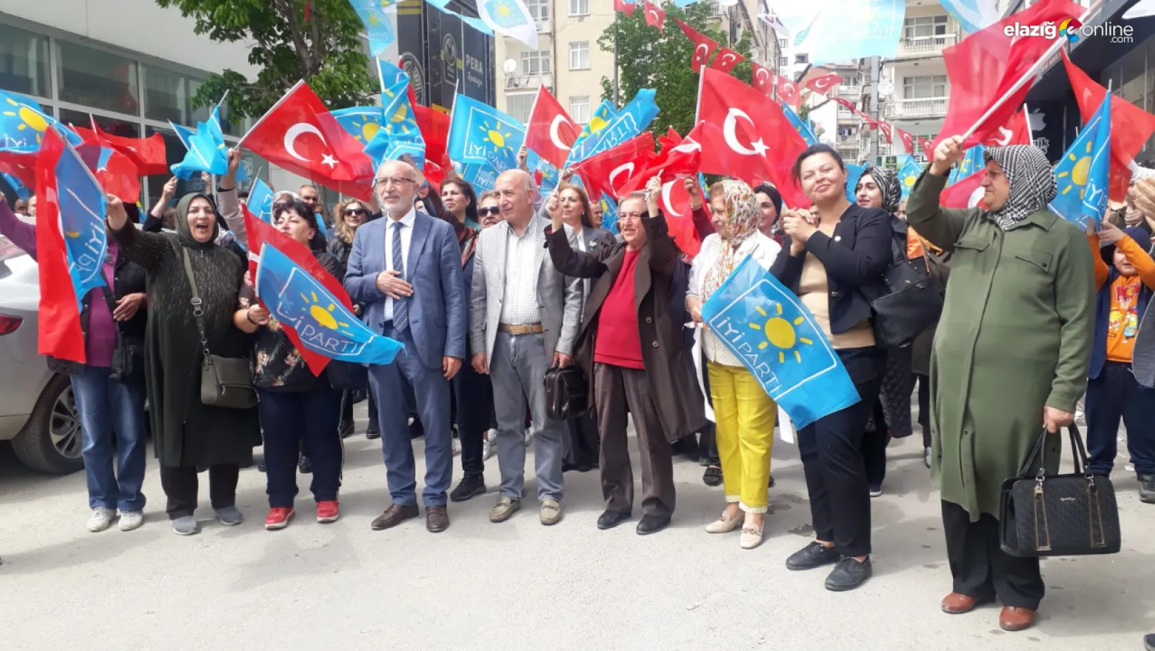 Av. Dr. İrfan Sönmez'in vatandaşlarla buluşması mitinge döndü!
