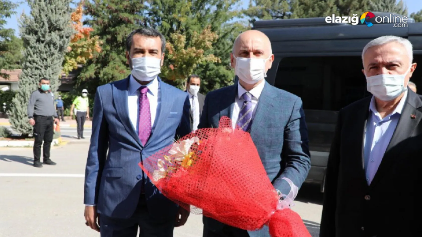 Bakan Karaismailoğlu, Elazığ Belediyesi'ni Ziyaret Etti