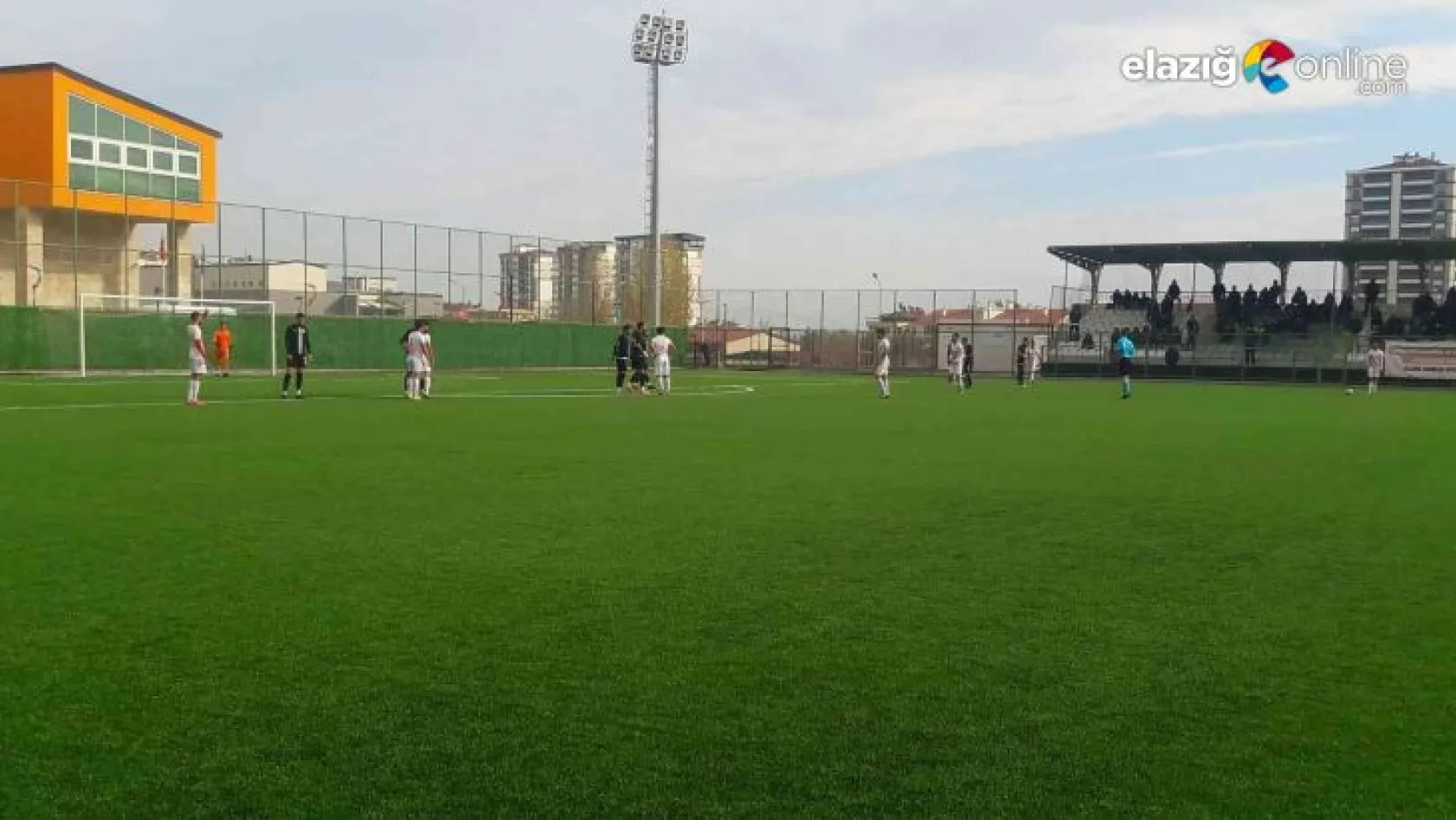 Elazığ Yolspor, evinde karşılaştığı 12 Bingölspor'la 1-1 berabere kaldı