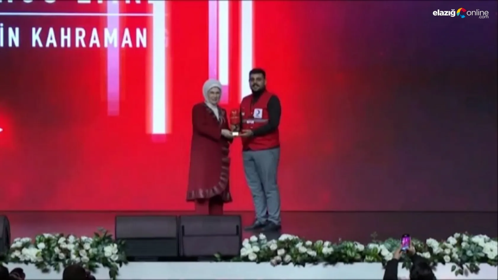 Başkan Güzel'e 'Afetin Kahraman Gönüllüsü' ödülü