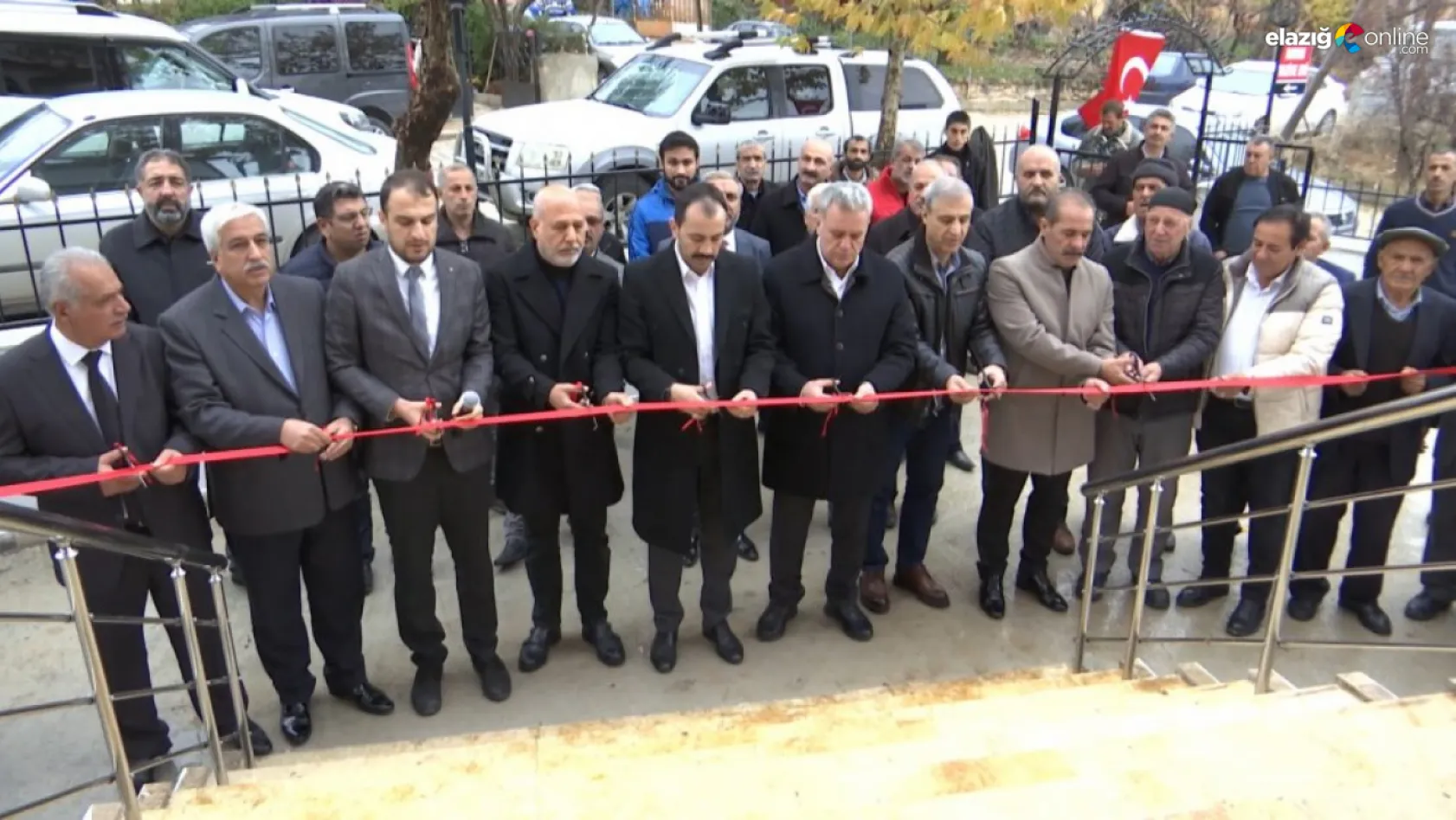 Baskil'de Hacı Kamile Yümlü Camii kılınan cuma namazıyla ibadete açıldı