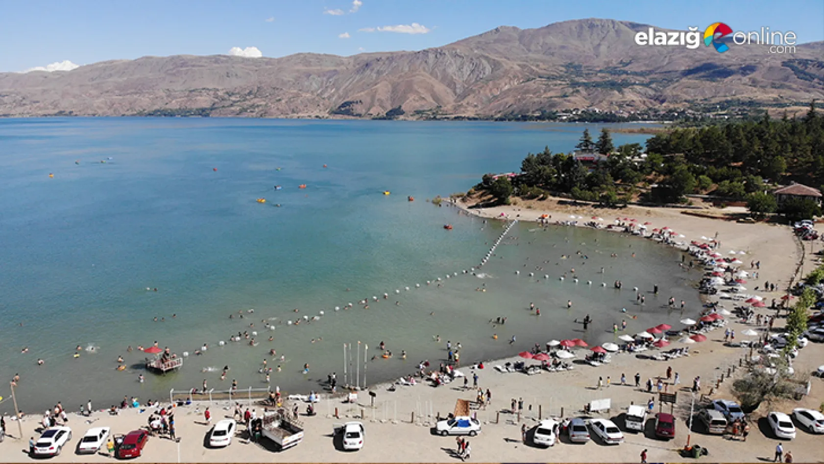 Bayram tatilini fırsat bilen vatandaşlar Hazar Gölü'ne akın etti