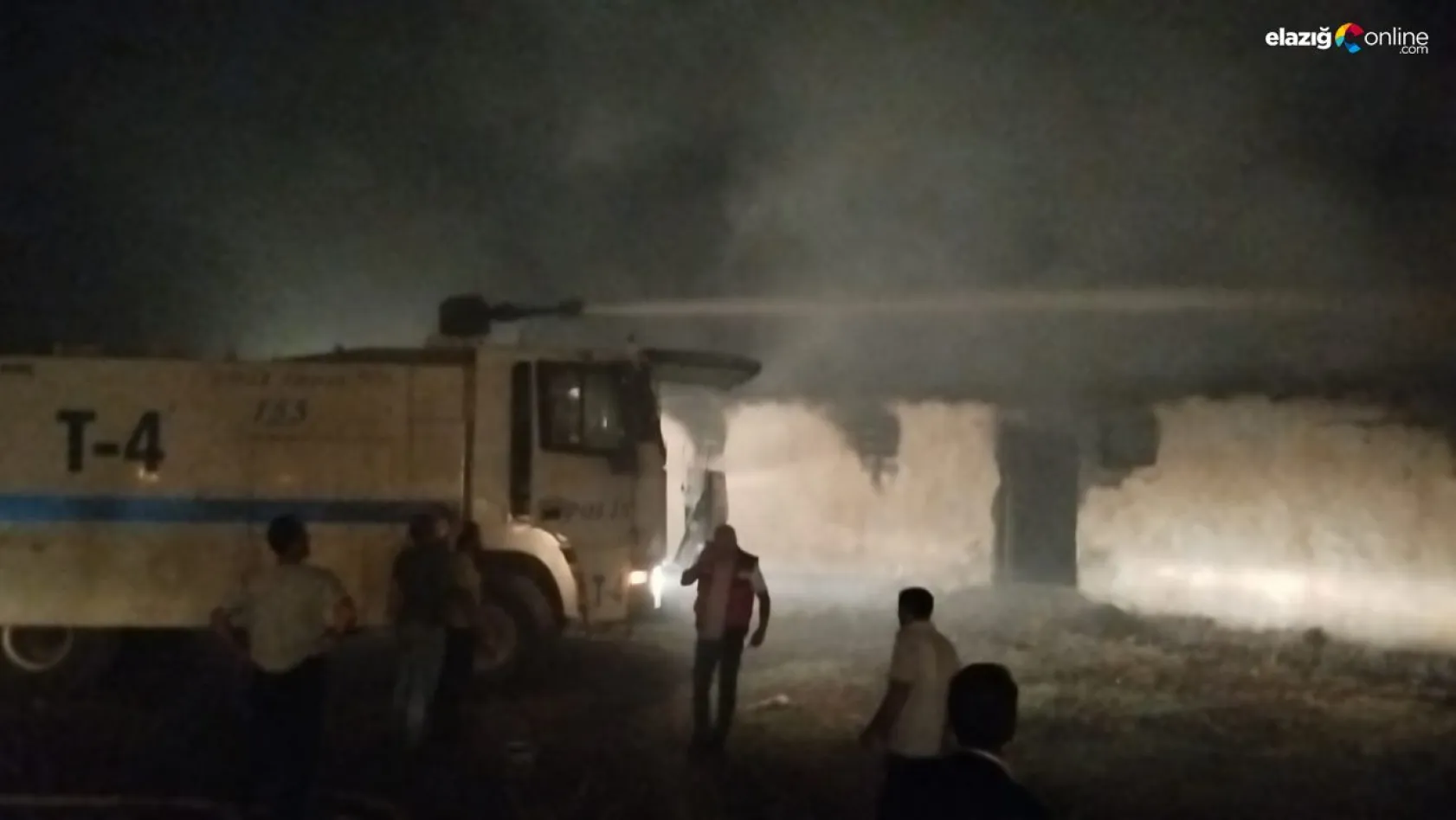 Bingöl'de ahır yangını: 2 büyükbaş telef oldu