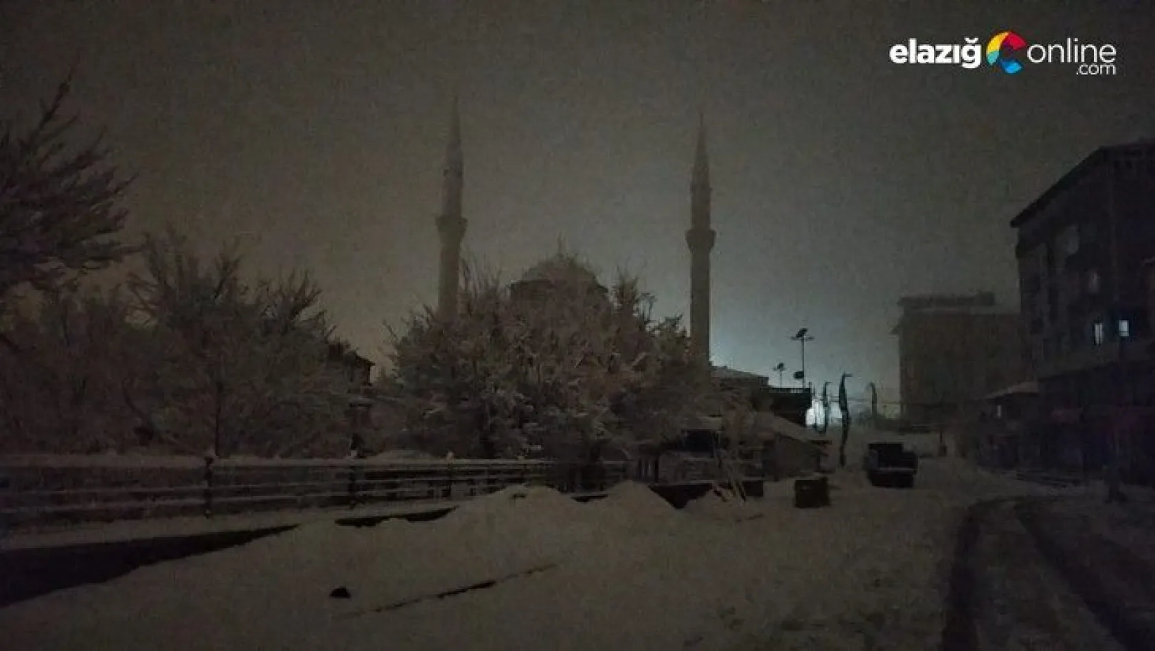 Karlıova'da kar kalınlığı 10 santime ulaştı