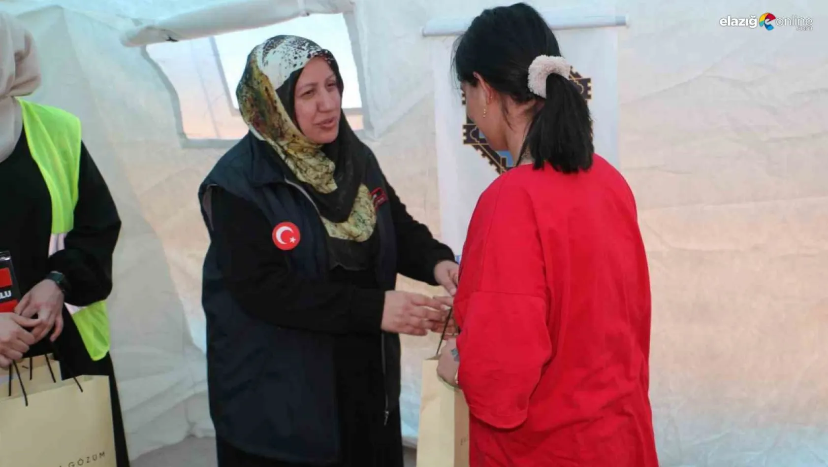 Deprem bölgesinin kadınları 8 Mart'ta unutulmadı
