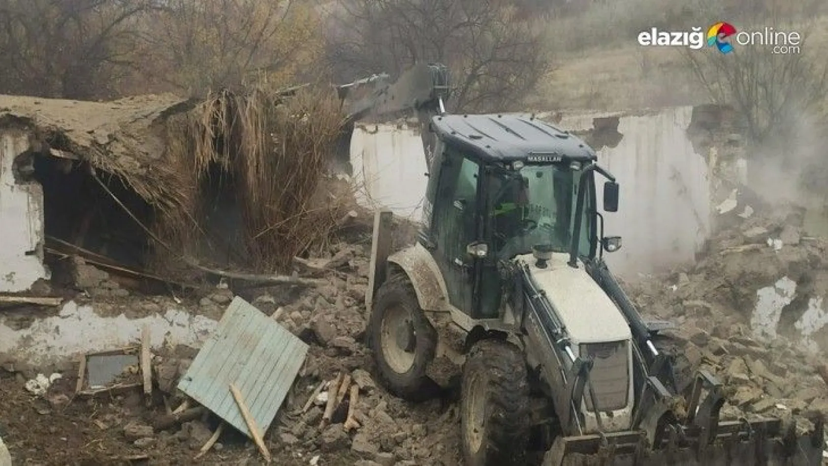 Depremden etkilenen Tunceli'de bin 486 ağır hasarlı yapı yıkılıyor