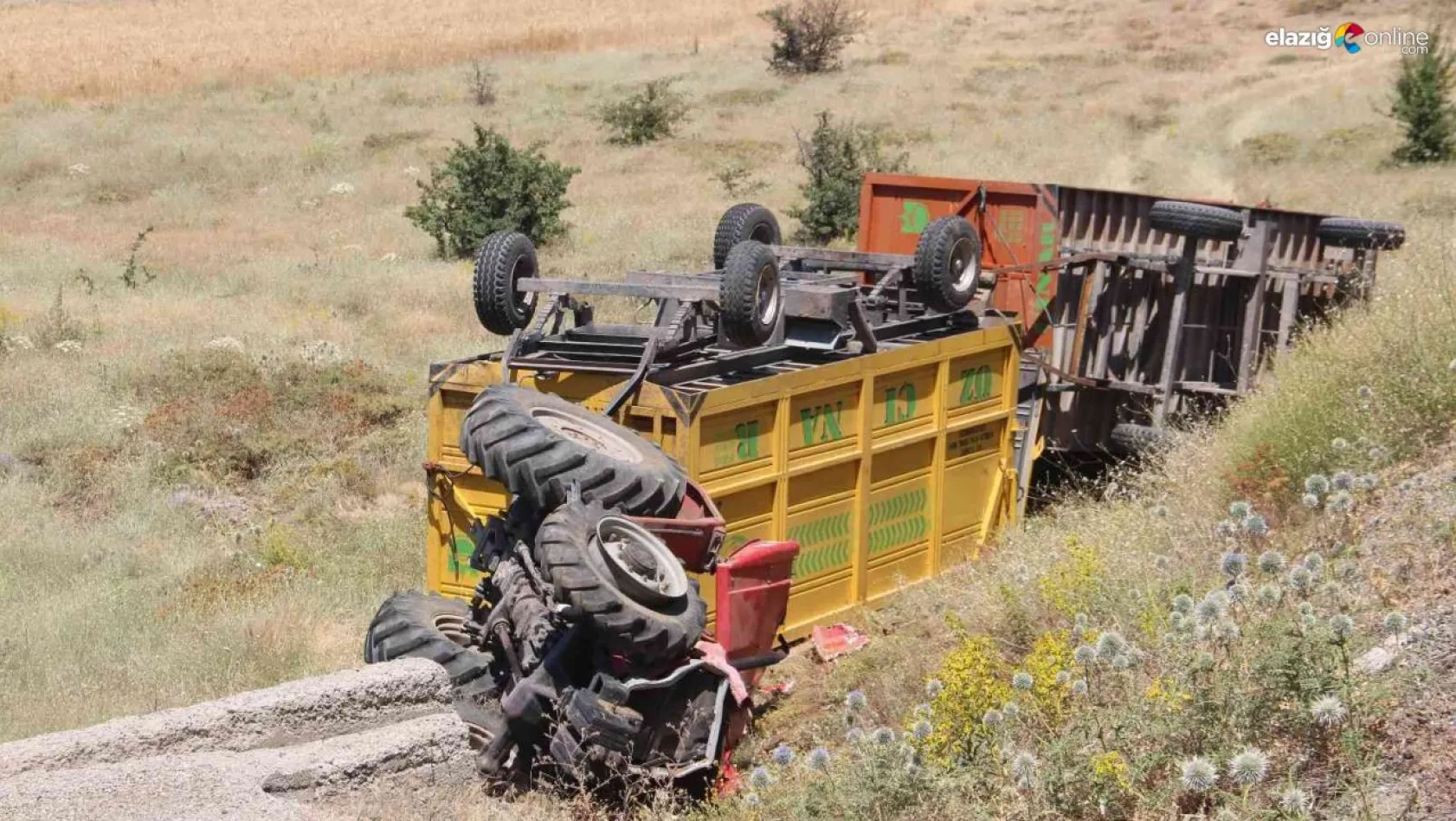 Devrilen traktör altında kalan sürücü ağır yaralandı