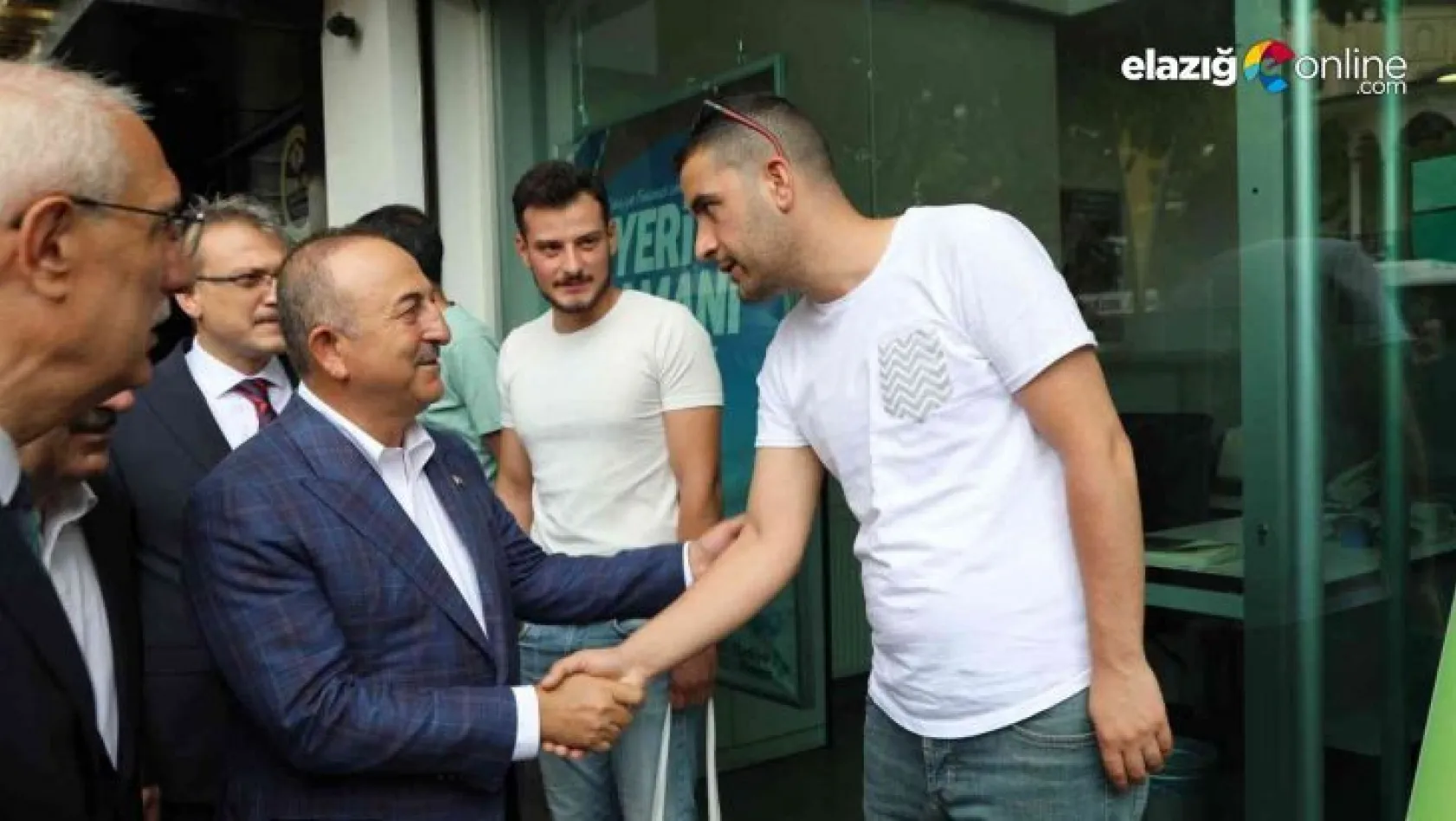 Dışişleri Bakanı Mevlüt Çavuşoğlu, Bingöl'de esnafla bir araya geldi