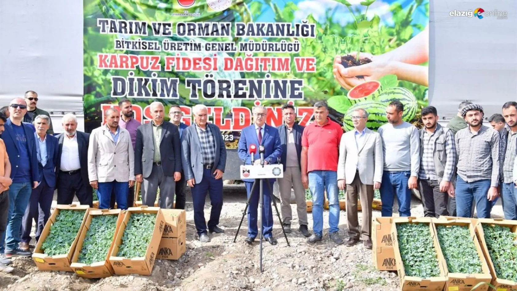 Diyarbakır'da 115 bin karpuz fidesi dağıtıldı