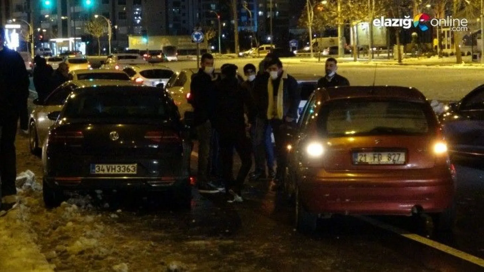 Diyarbakır'da 22 otomobil birbirine girdi: 10 yaralı