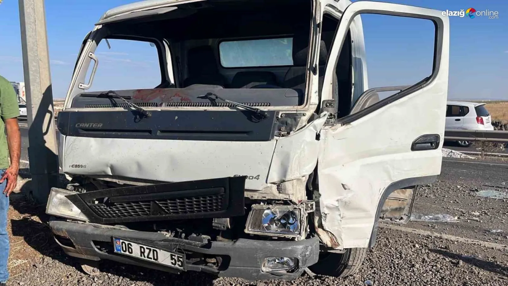 Diyarbakır'da 3 aracın karıştığı kazada 2'si bebek 6 kişi yaralandı