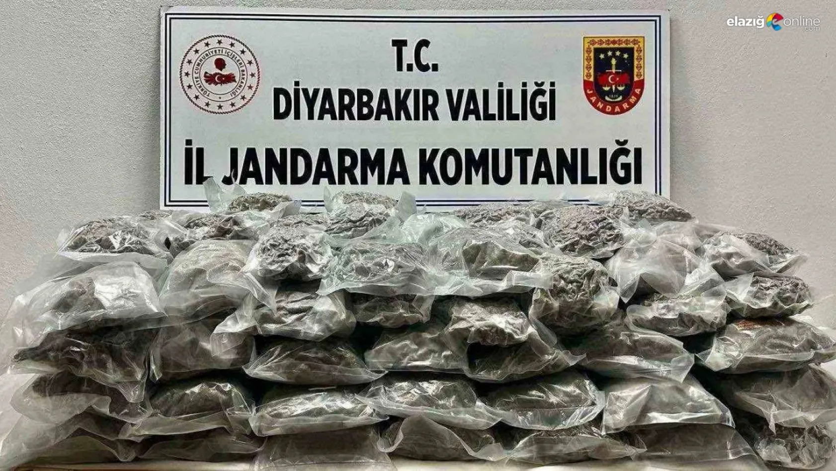 Diyarbakır'da bir araçta 71 kilo kubar esrar ele geçirildi