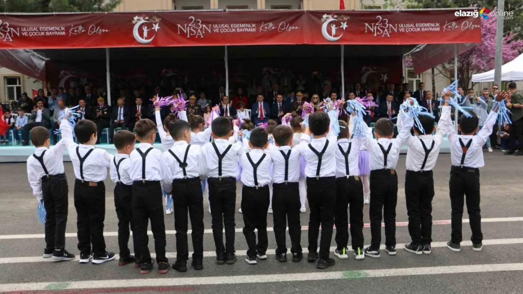 Diyarbakır'da çocuklar iki bayramı bir arada coşkuyla kutladı