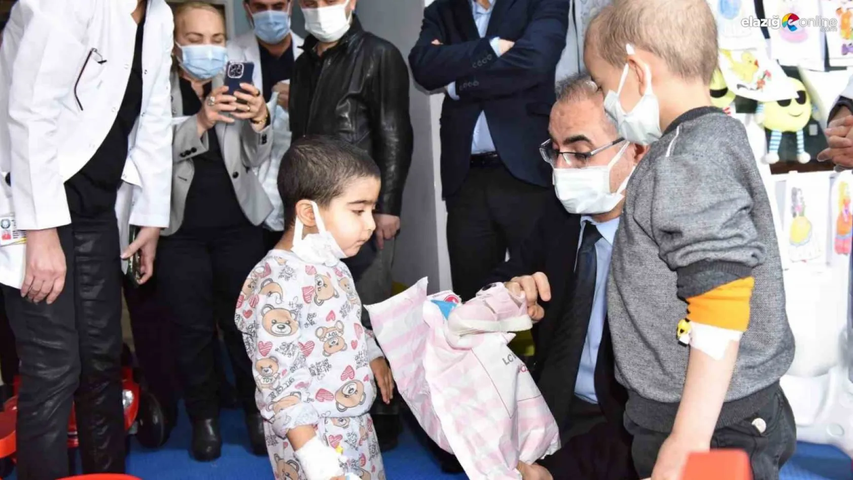 Diyarbakır'da hastanede tedavi gören çocukların çifte bayramı kutlandı