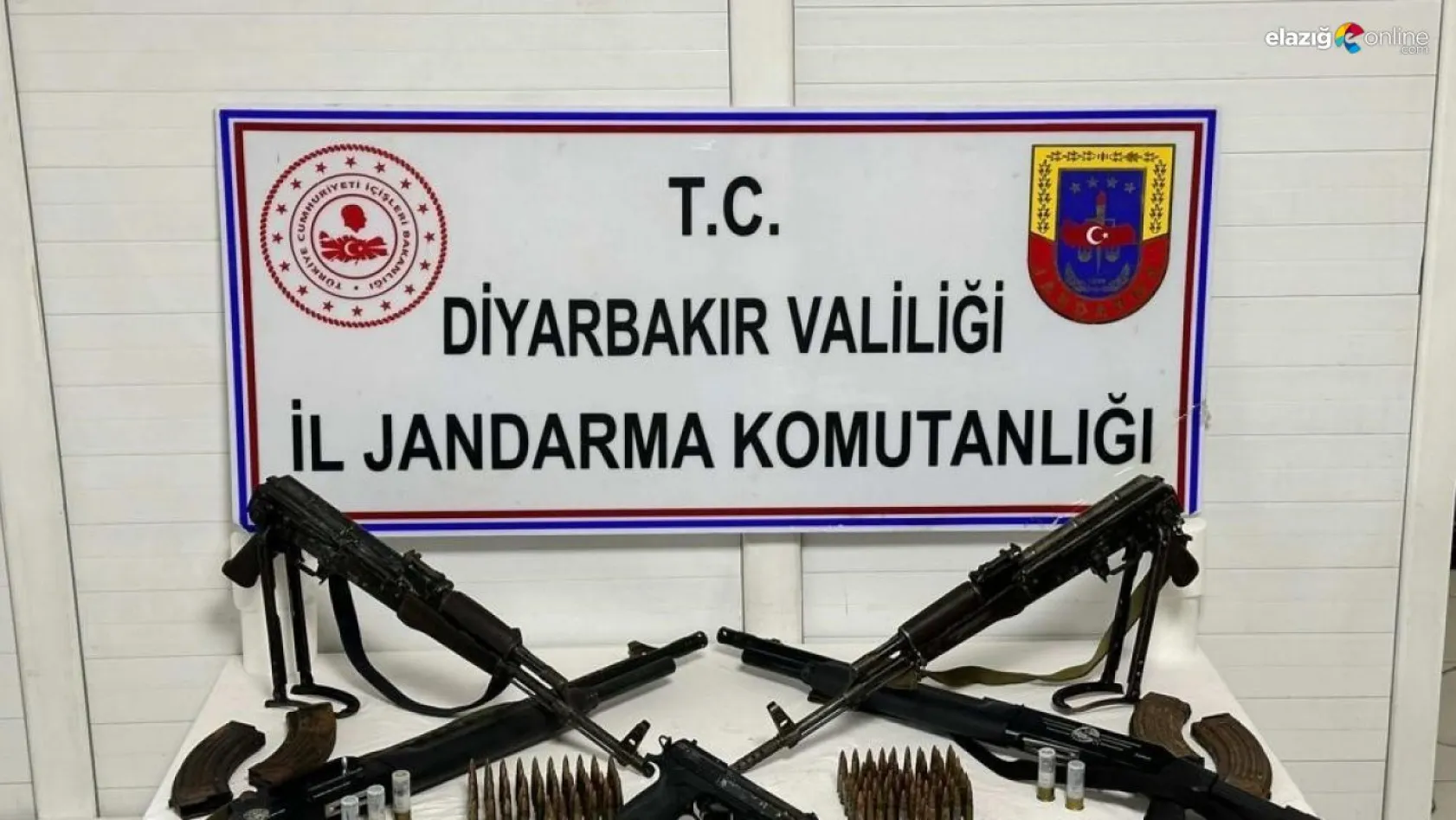 Diyarbakır'da iki adreste yapılan aramalarda uzun namlulu silahlar ele geçirildi