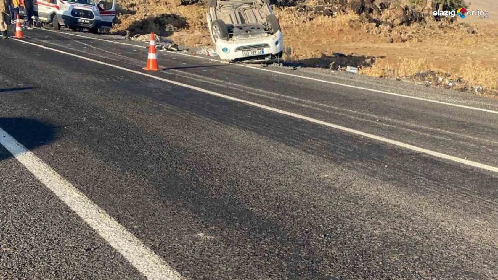 Diyarbakır'da kontrolden hafif ticari araç takla attı: 3 ölü, 2 yaralı