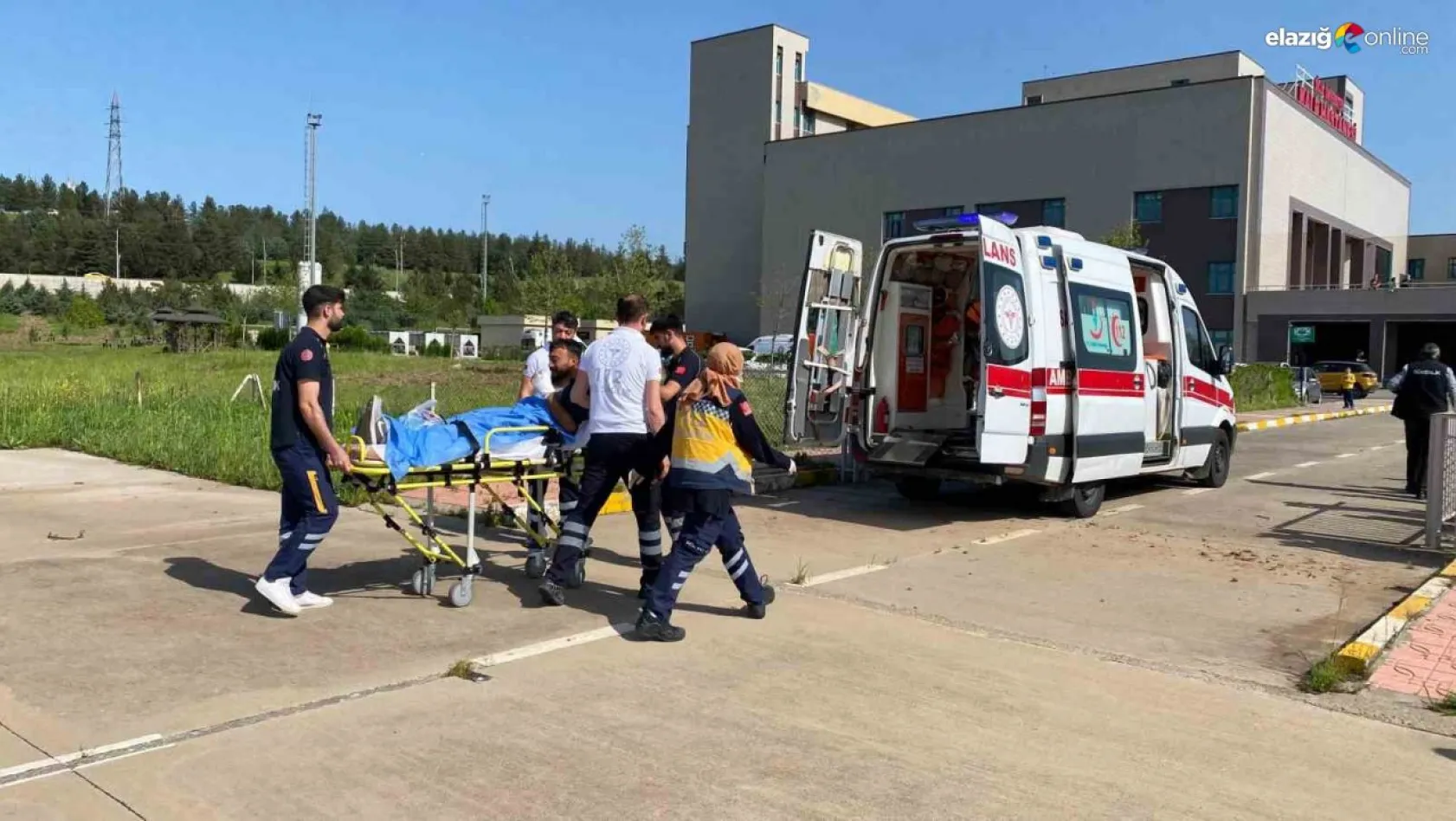 Parmağı kopan gencin yardımına ambulans helikopter yetişti