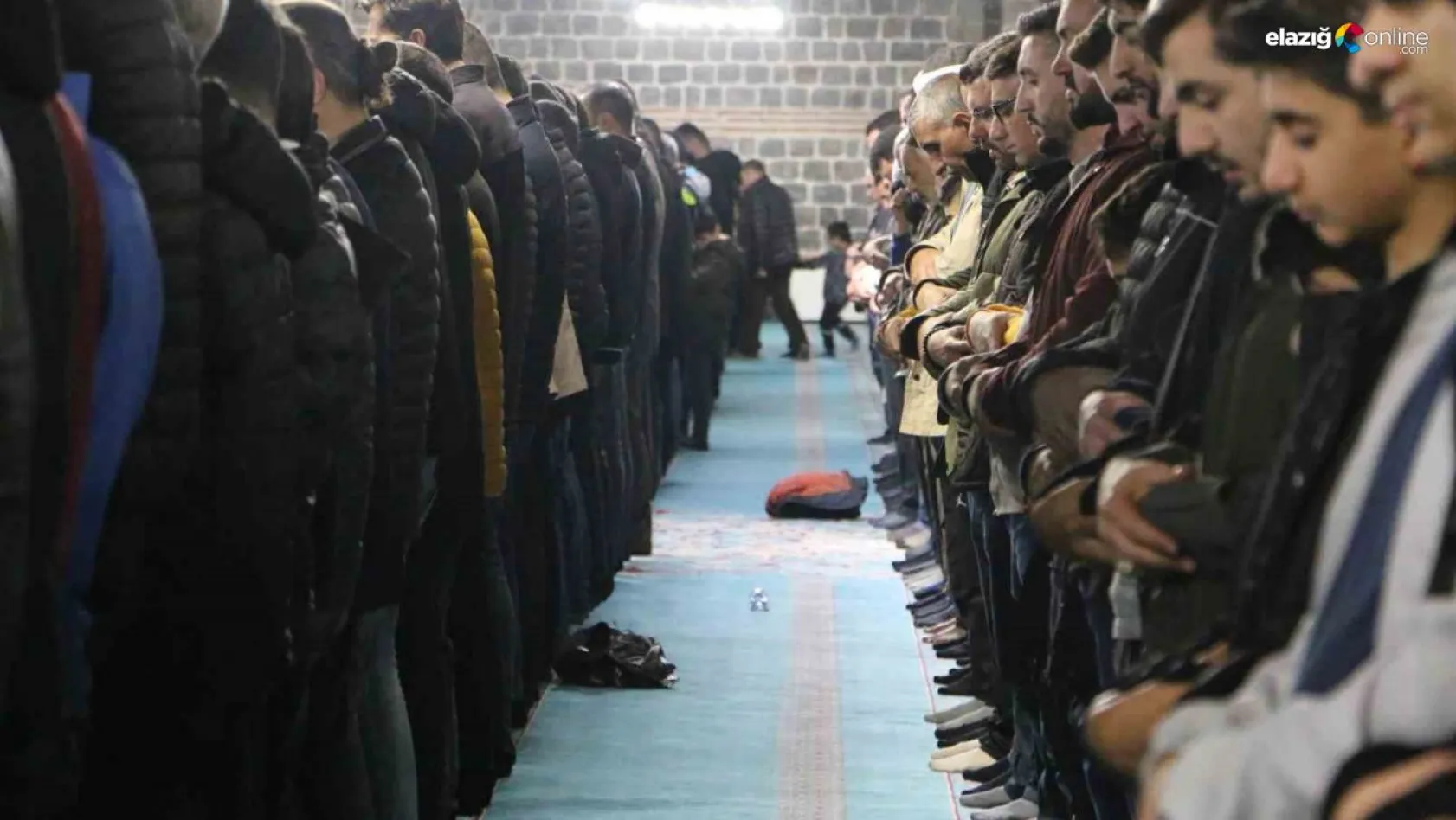Diyarbakır'da Ramazan ayının ilk teravih namazı kılındı