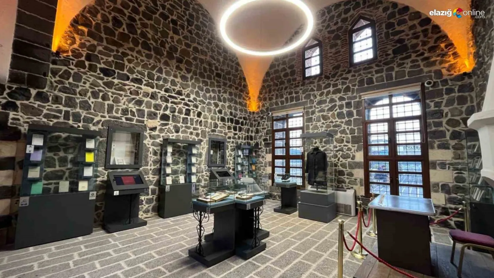 Diyarbakır'da Sezai Karakoç Kültür ve Edebiyat Evi açıldı