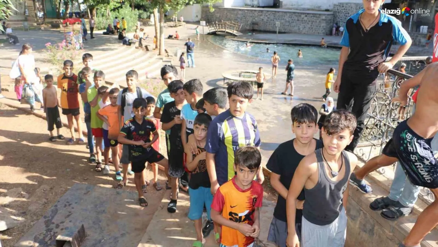 Diyarbakır'da süs havuzuna giren çocuklar olimpik havuza götürüldü