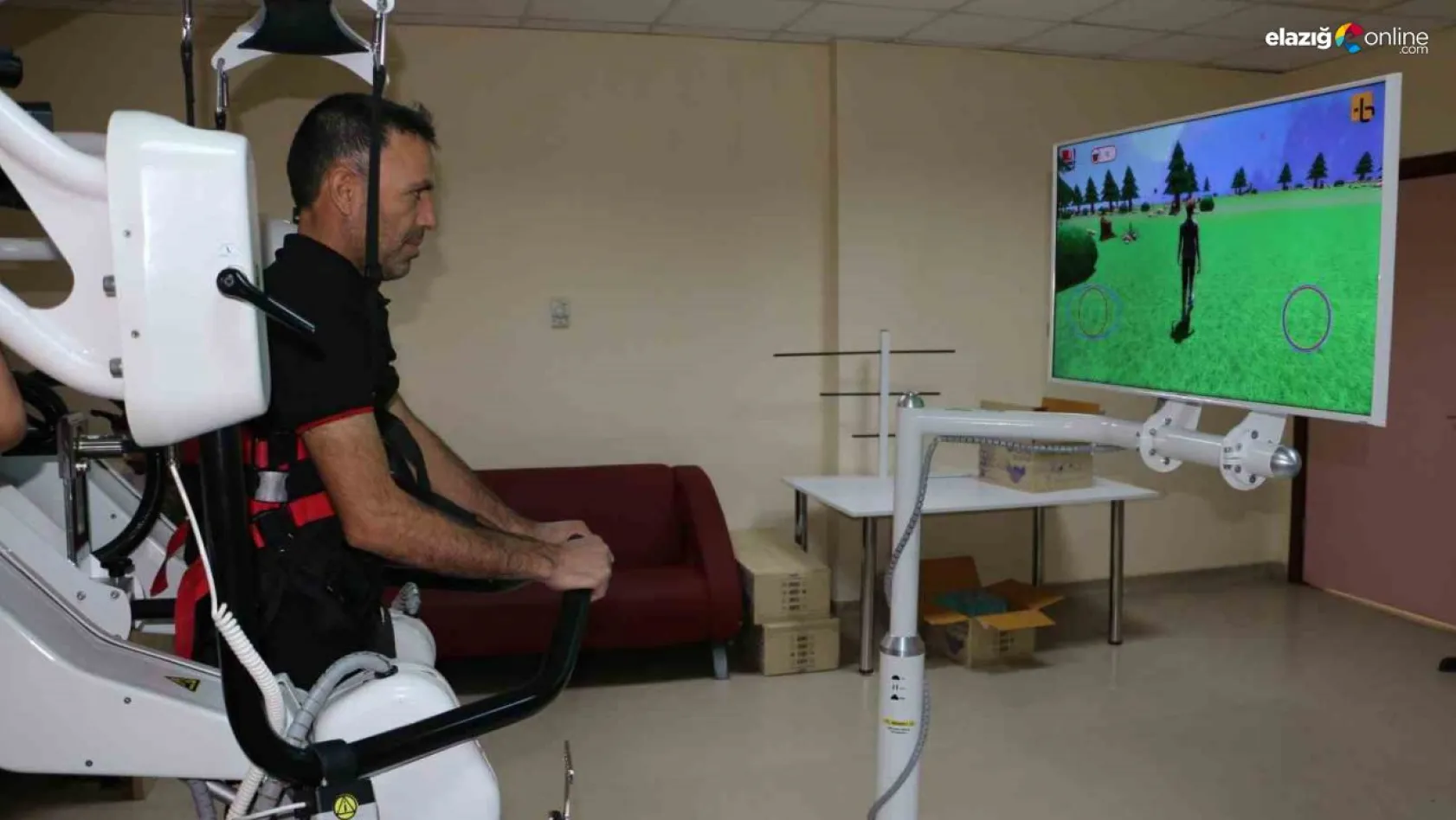 Diyarbakır'da yürüme güçlüğü çeken hastalar robotik cihazla şifa buluyor