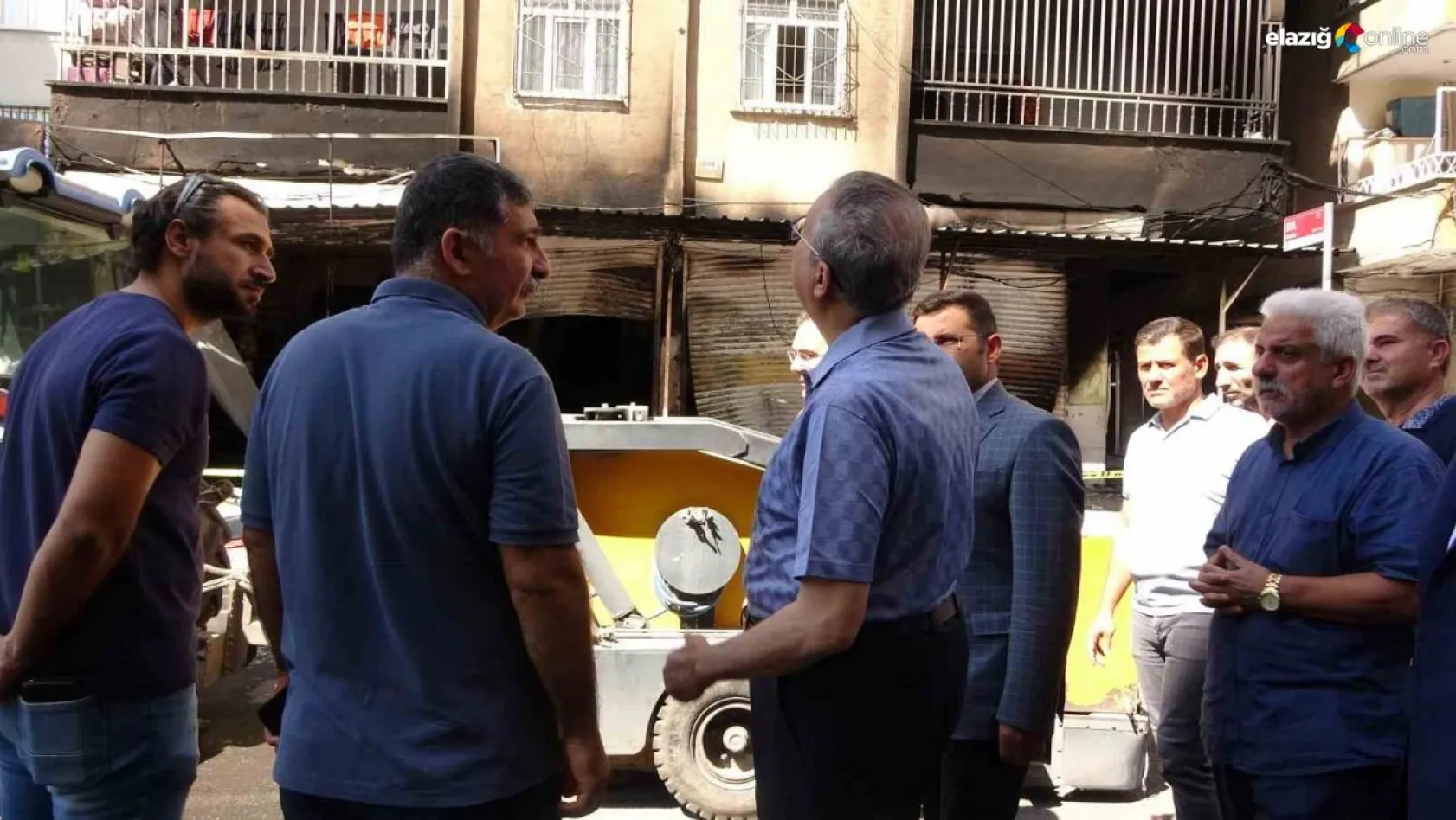 Diyarbakır Valisi, patlama yerinde incelemelerde bulundu