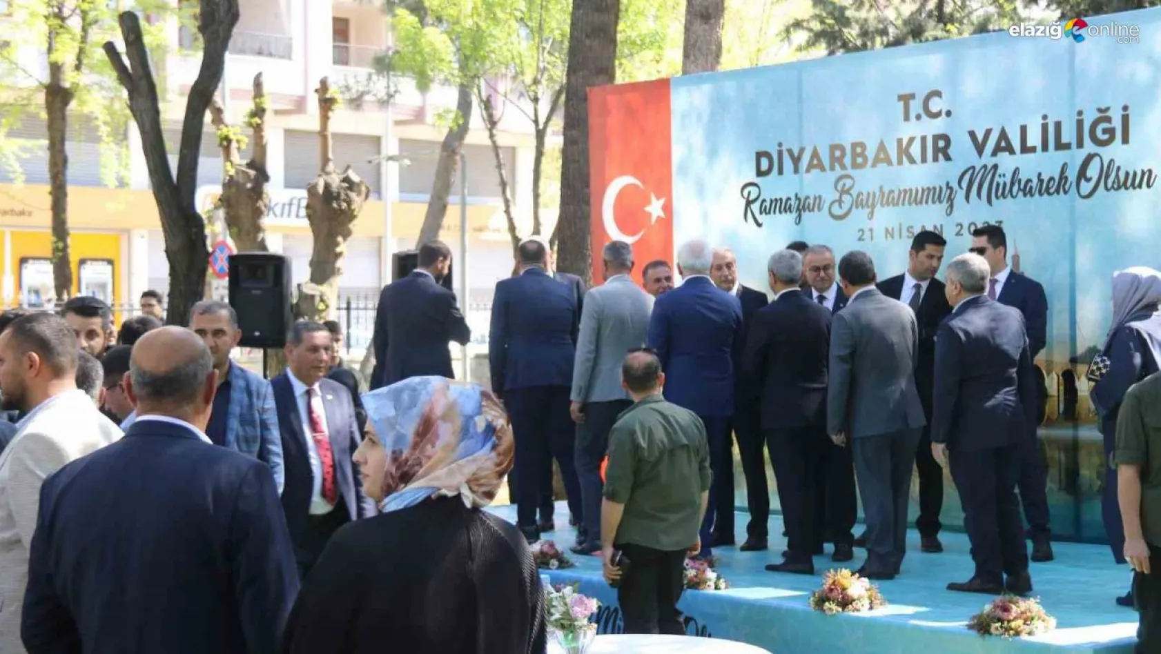 Diyarbakır Valisi Su, vatandaşlarla bayramlaştı