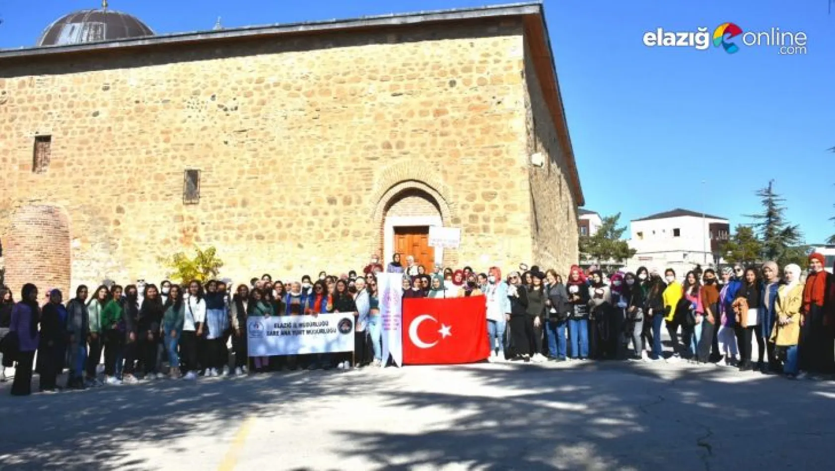 Elazığ'a ilk kez gelen öğrenciler Harput'u gezdi