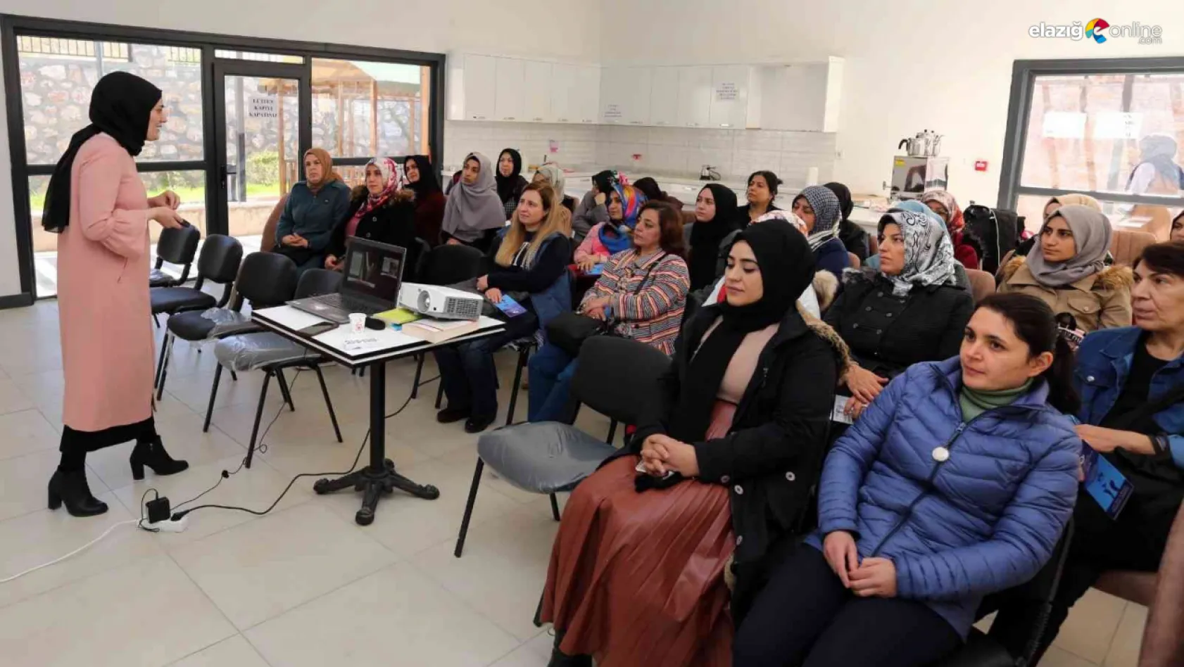 Elazığ Belediyesi'nden aile içi iletişim semineri