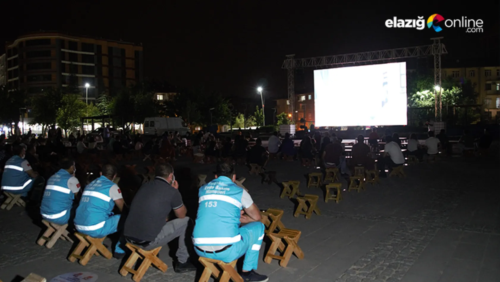 Elazığ Belediyesi tarafından açık hava sinema etkinliği düzenlendi