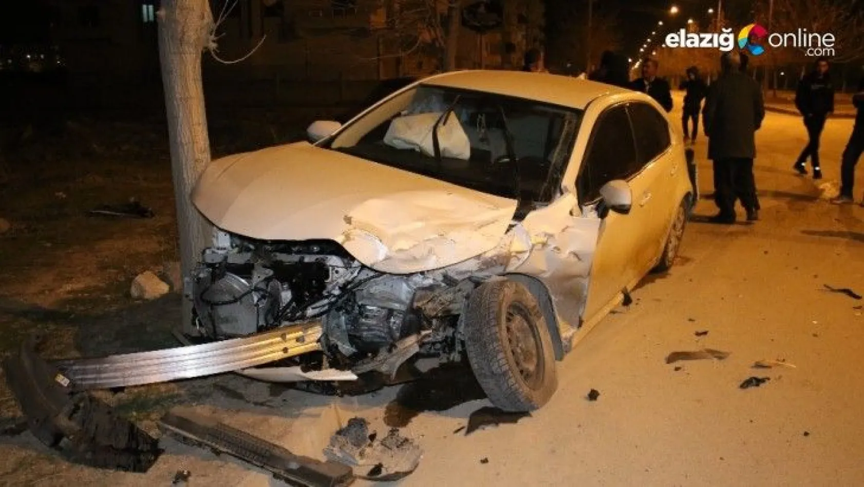 Elazığ'da minibüs ile otomobili çarpıştı: 5 yaralı