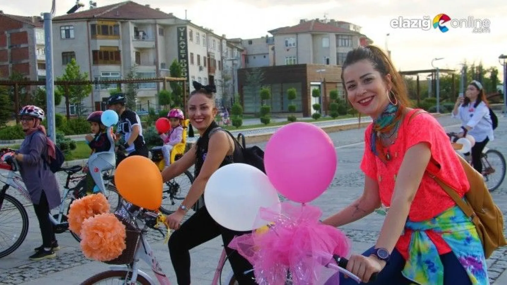 'Süslü Kadınlar' Otomobilsiz Kentler Günü için pedal çevirdi